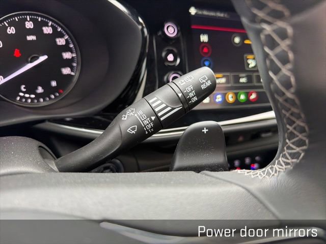 Used 2023 Buick Envision Avenir image 38