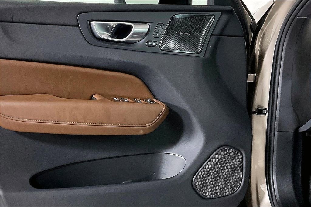 Used 2024 Volvo XC60 T8 Plus w/ Protection Package Premier image 22