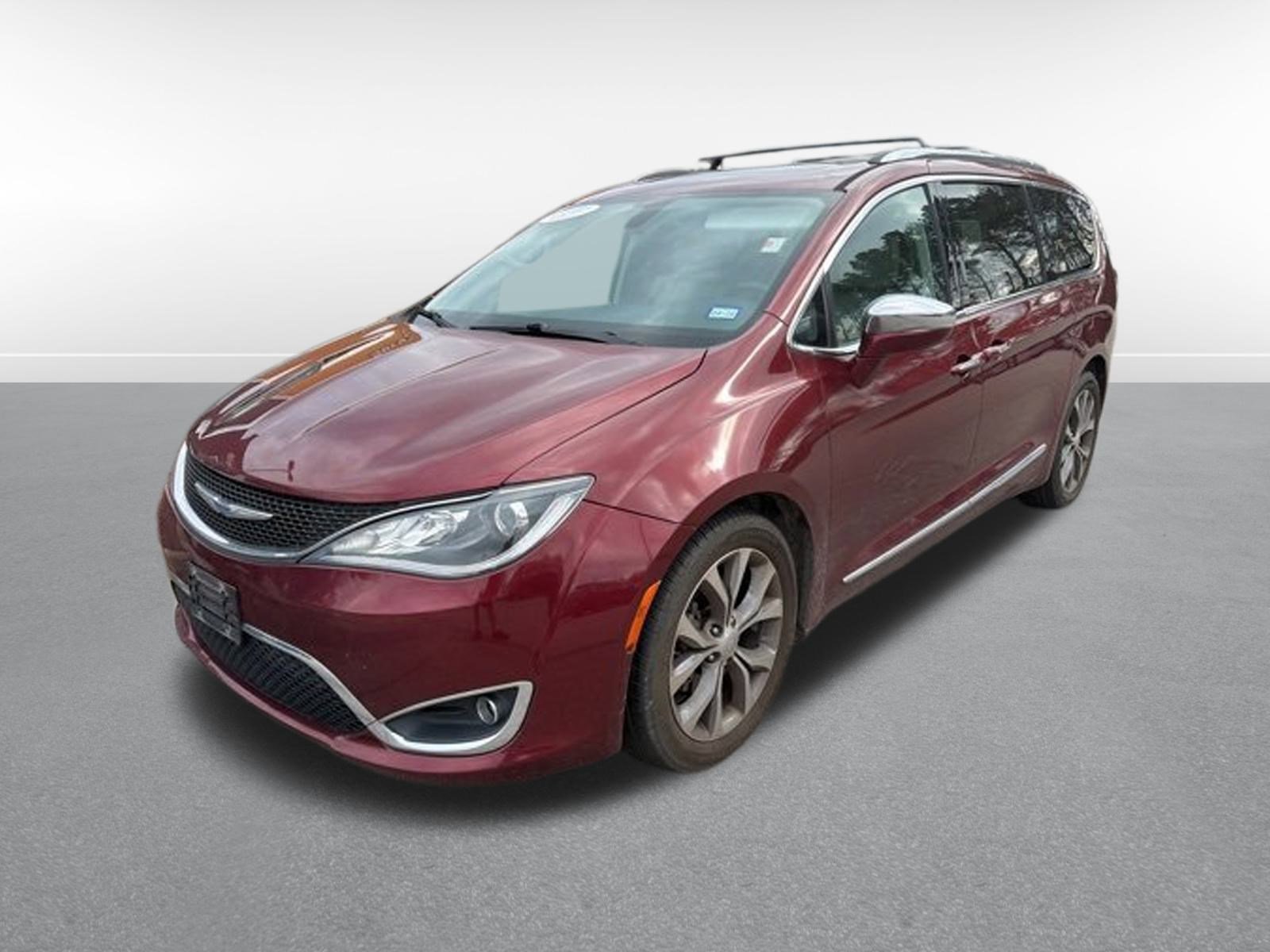 Used 2018 Chrysler Pacifica Limited w/ Tire & Wheel Group