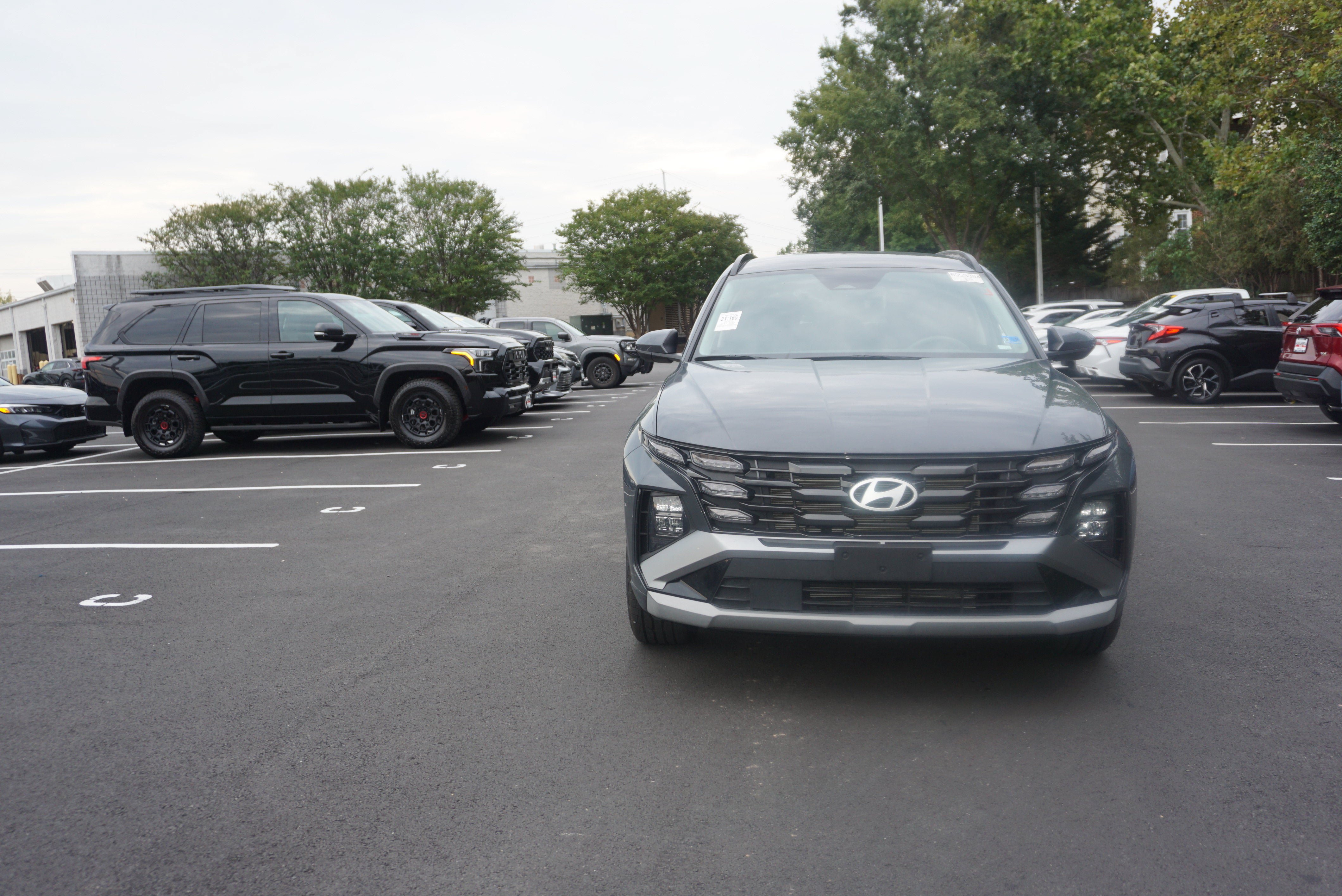 Used 2025 Hyundai Tucson SEL FWD image 2