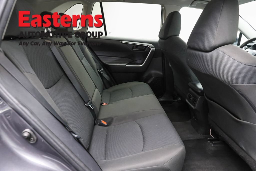 Used 2022 Toyota RAV4 LE AWD/4WD image 22