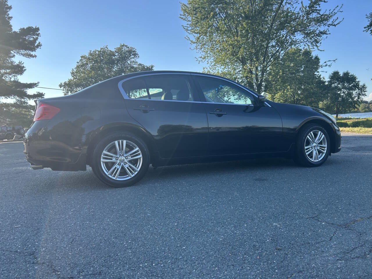 Used 2012 INFINITI G37 x Sedan w/ Premium Pkg image 16