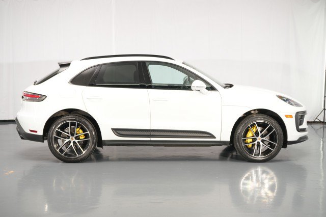 Used 2023 Porsche Macan AWD/4WD image 10