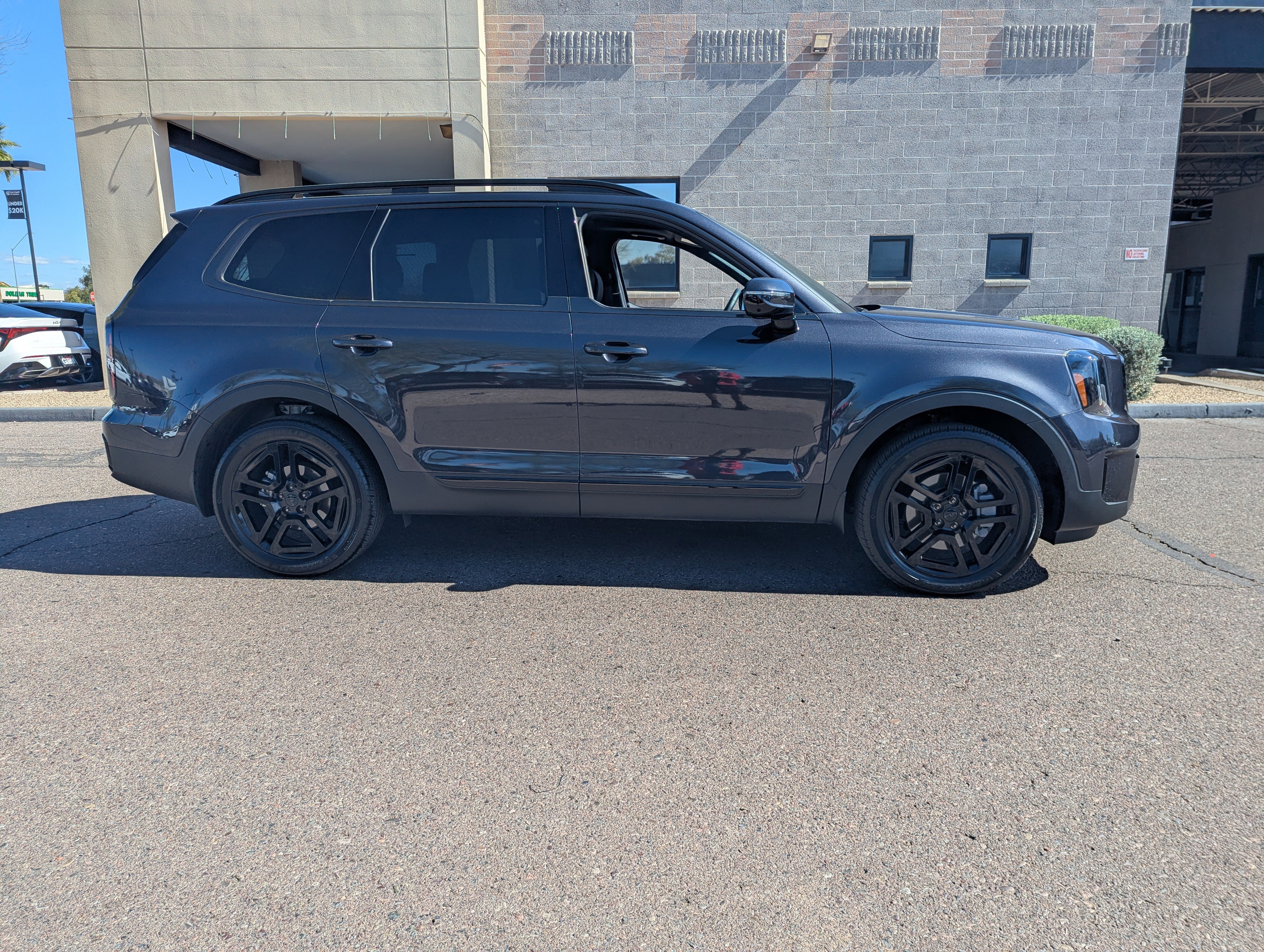 Used 2025 Kia Telluride SX X-Line image 2