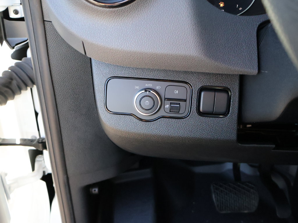 Used 2025 Mercedes-Benz Sprinter 2500 image 35