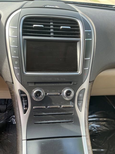 Used 2020 Lincoln Nautilus Reserve image 12