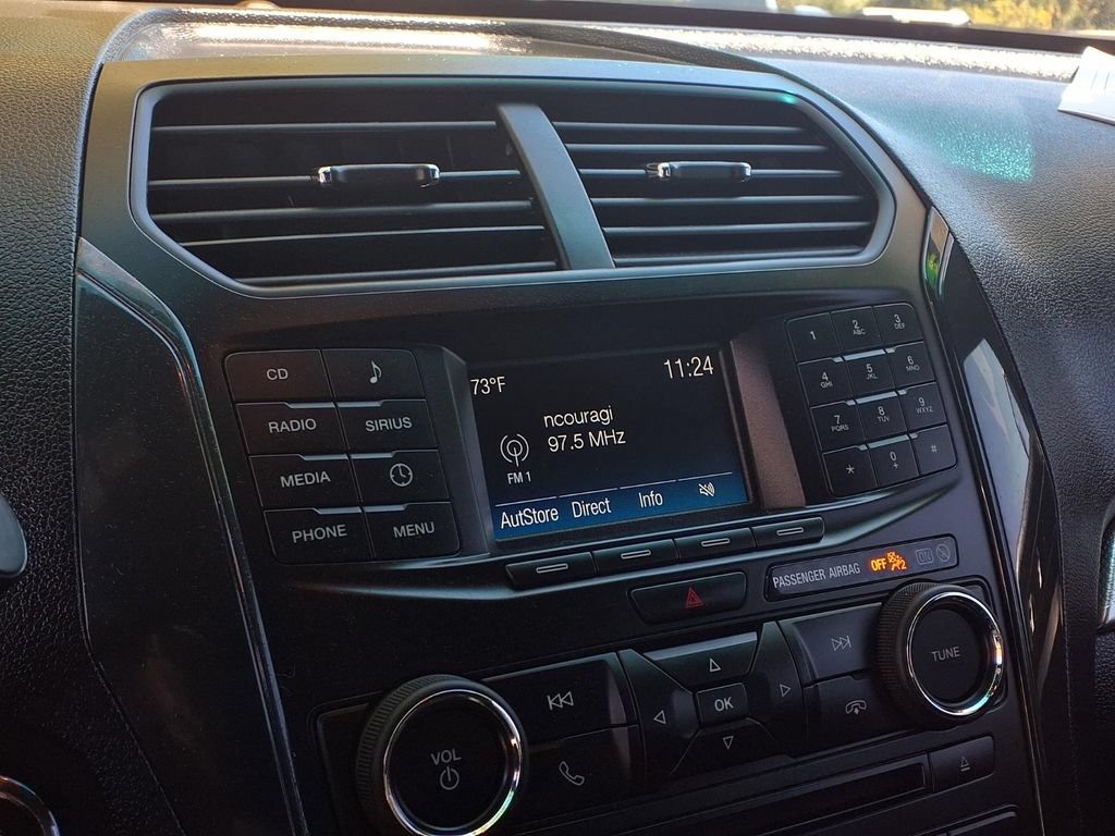 Used 2017 Ford Explorer XLT FWD image 7