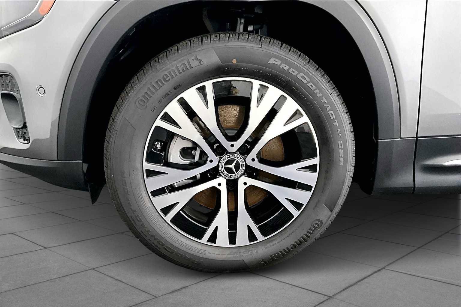 New 2025 Mercedes-Benz GLB 250 4MATIC image 16