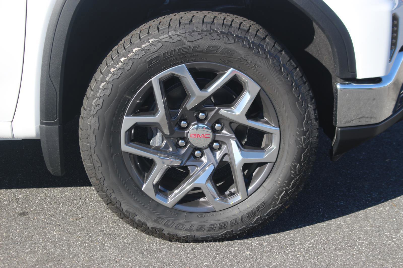 New 2026 GMC Sierra 1500 SLT image 9