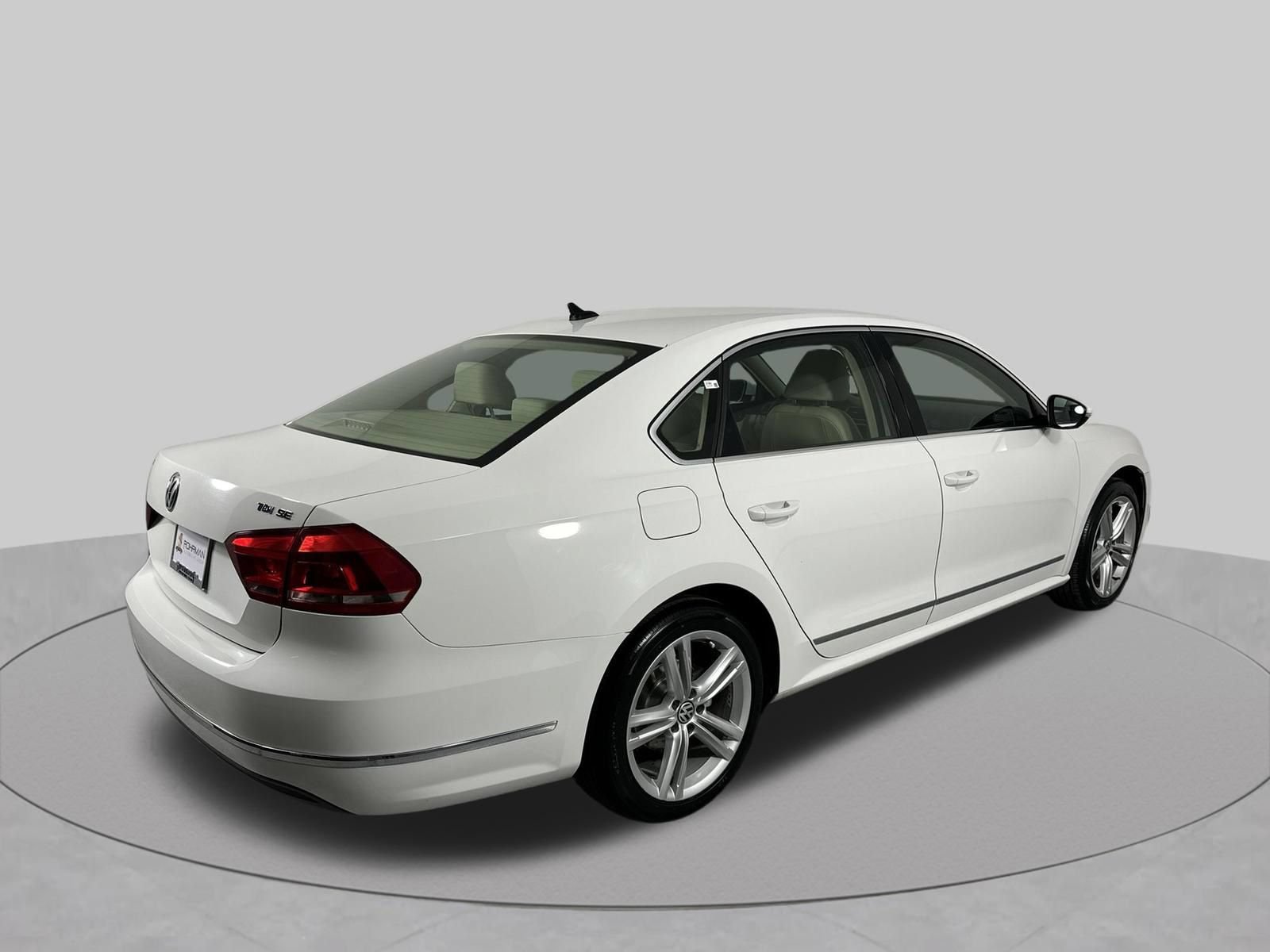 Used 2012 Volkswagen Passat TDI SE FWD image 33