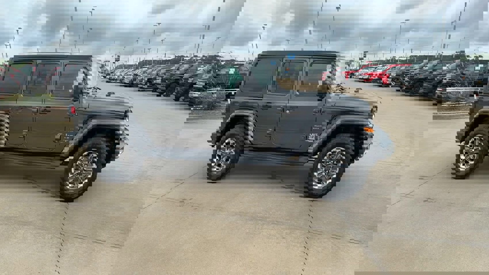 Used 2020 Jeep Wrangler Unlimited Sahara image 9