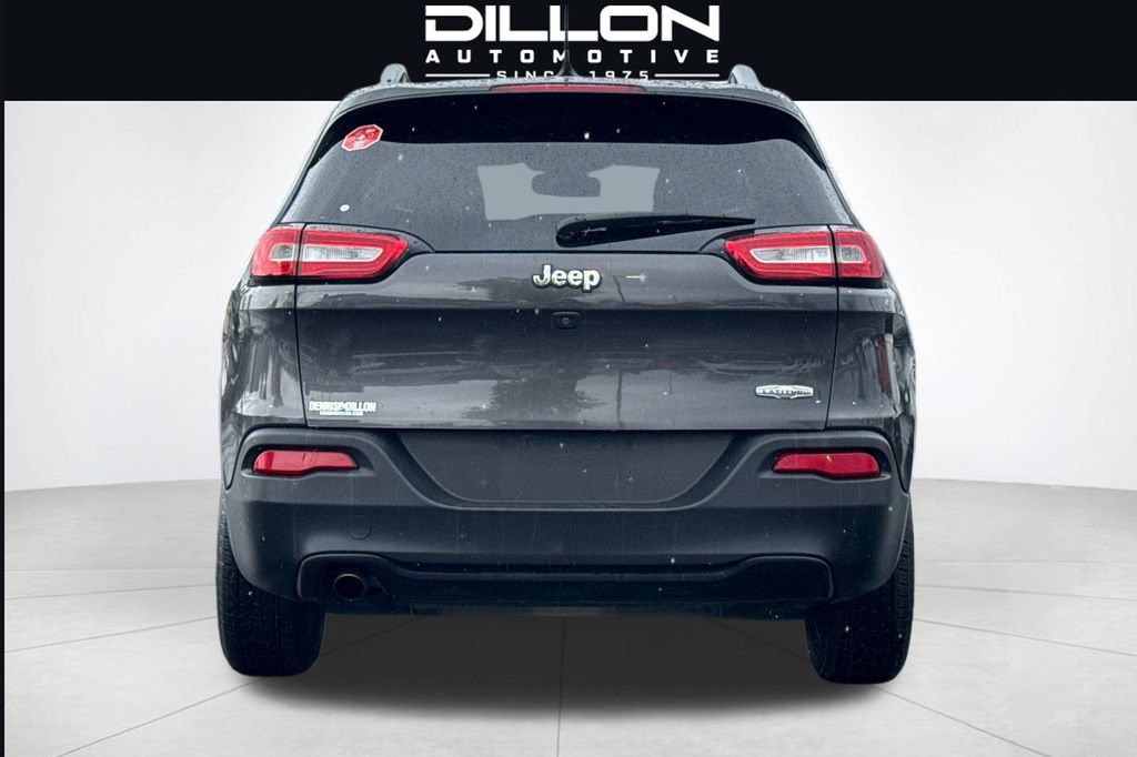 Used 2017 Jeep Cherokee Latitude FWD image 5