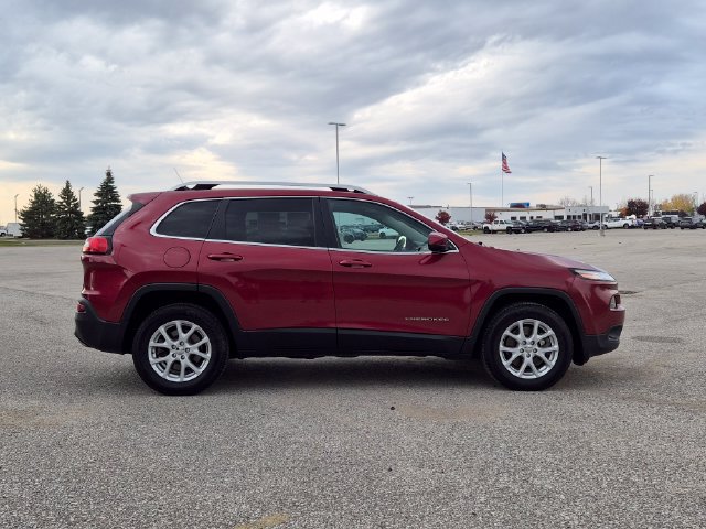Used 2015 Jeep Cherokee Latitude w/ Comfort/Convenience Group AWD/4WD image 4