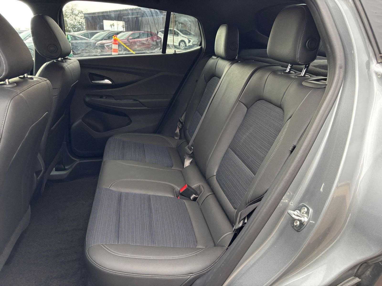 Used 2025 Buick Envista Preferred image 36