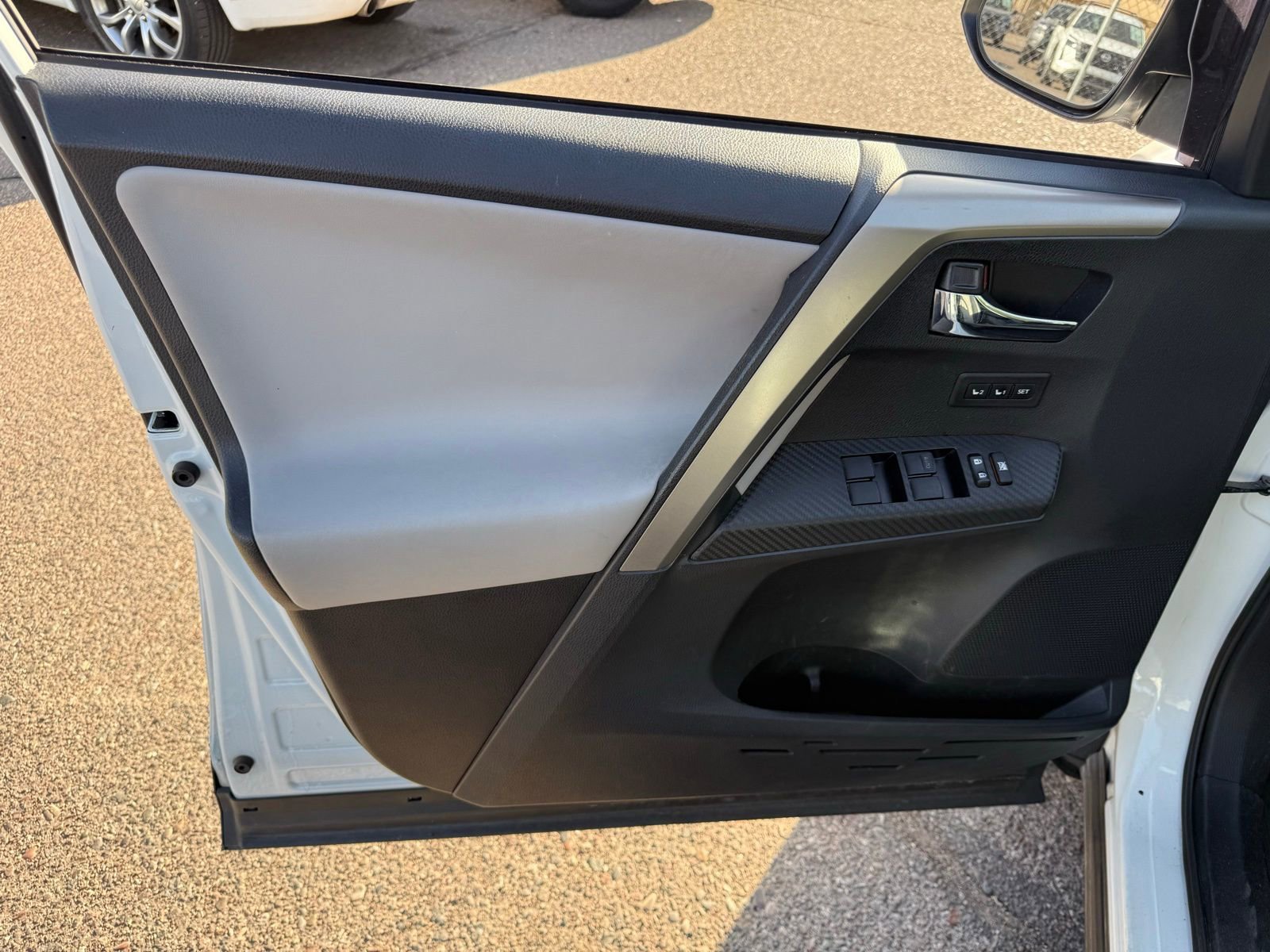 Used 2014 Toyota RAV4 Limited w/ Technology Package image 15