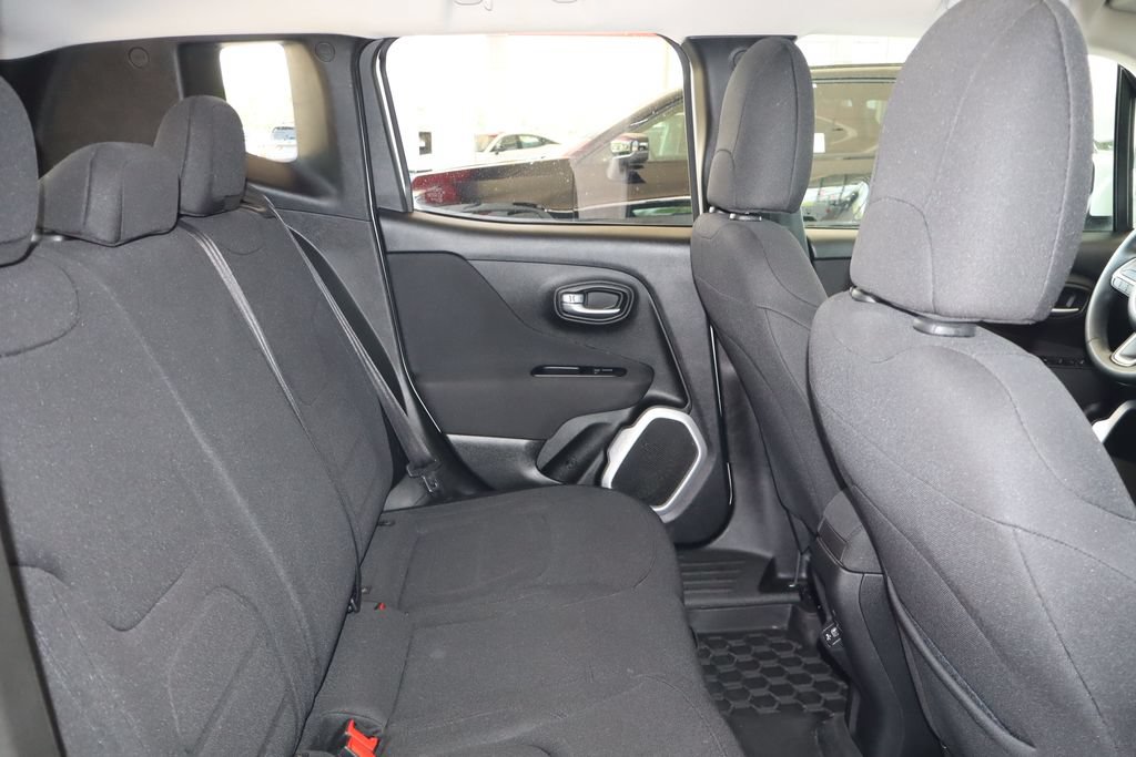 Used 2019 Jeep Renegade Latitude FWD image 38