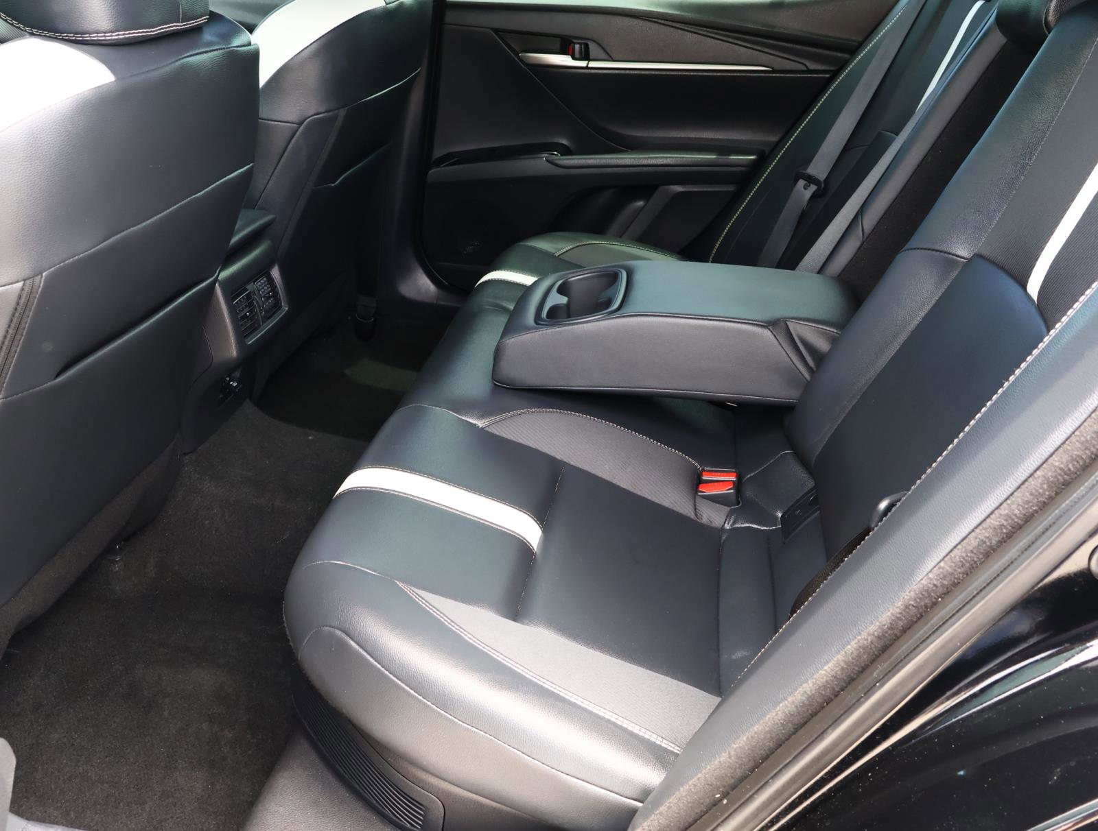 Used 2025 Toyota Camry SE w/ Convenience Package FWD image 18