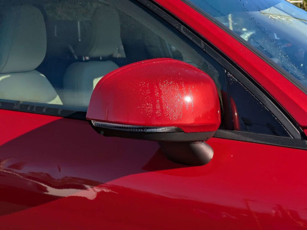 Used 2019 Volvo XC40 T5 Momentum image 12