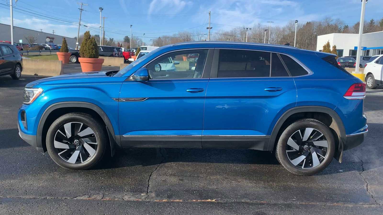 Used 2024 Volkswagen Atlas Cross Sport SEL image 5