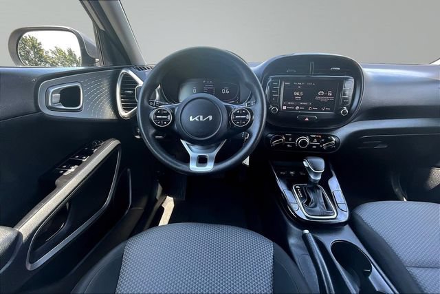 Certified 2023 Kia Soul LX w/ LX Technology Package FWD image 8