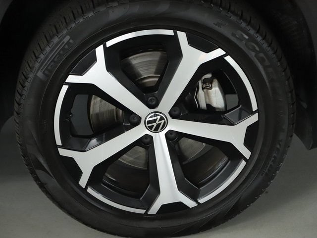 Certified 2025 Volkswagen Tiguan SE AWD/4WD image 10