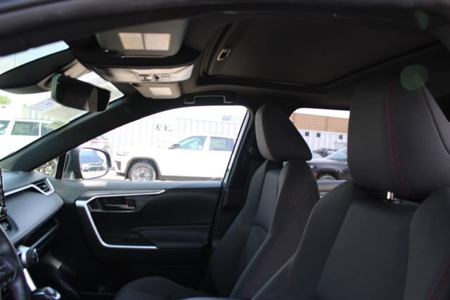 Used 2021 Toyota RAV4 SE w/ Weather & Moonroof Package AWD/4WD image 31