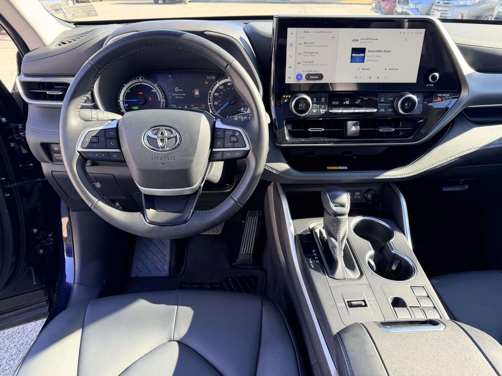 Certified 2024 Toyota Highlander XLE image 2