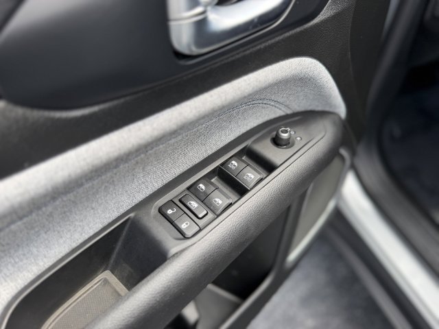 Used 2025 Jeep Compass Latitude AWD/4WD image 10