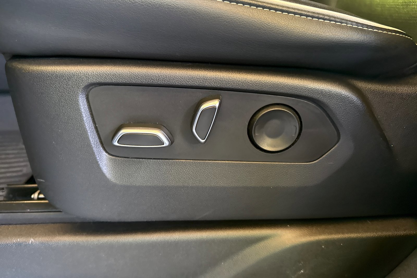 Used 2023 Cadillac Escalade ESV Sport w/ Touring Package AWD/4WD image 14