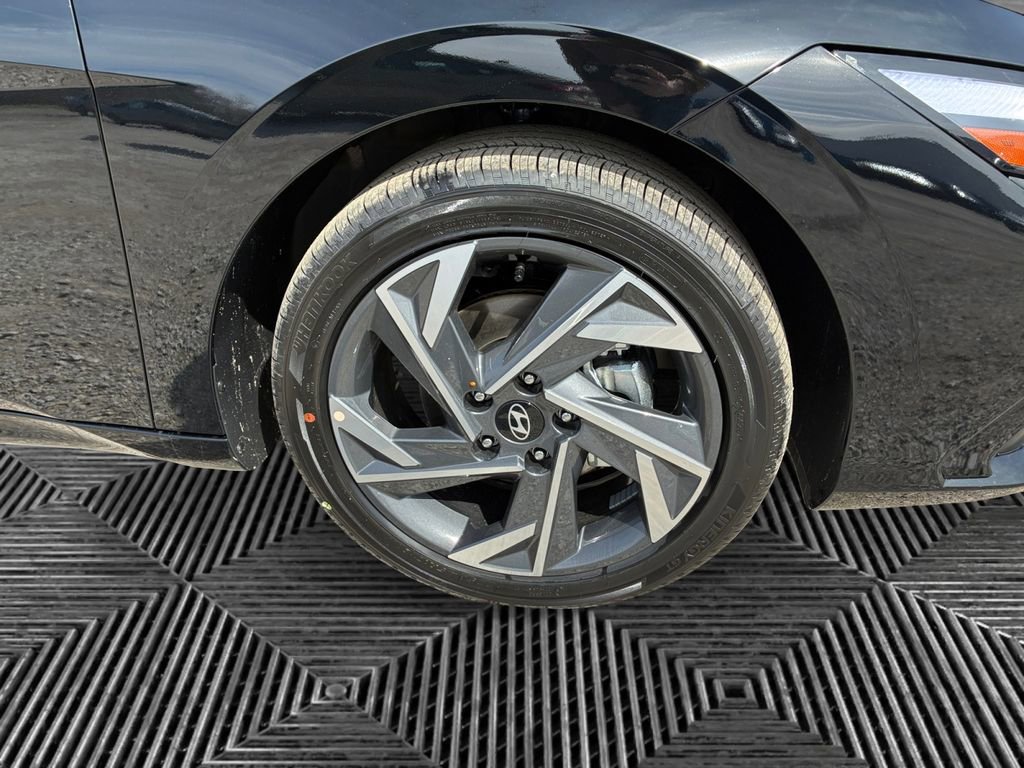 New 2026 Hyundai Elantra Limited image 17