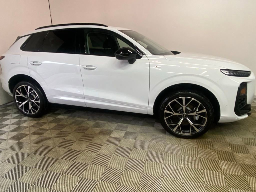 New 2026 Audi Q3 quattro 2.0T AWD/4WD image 3