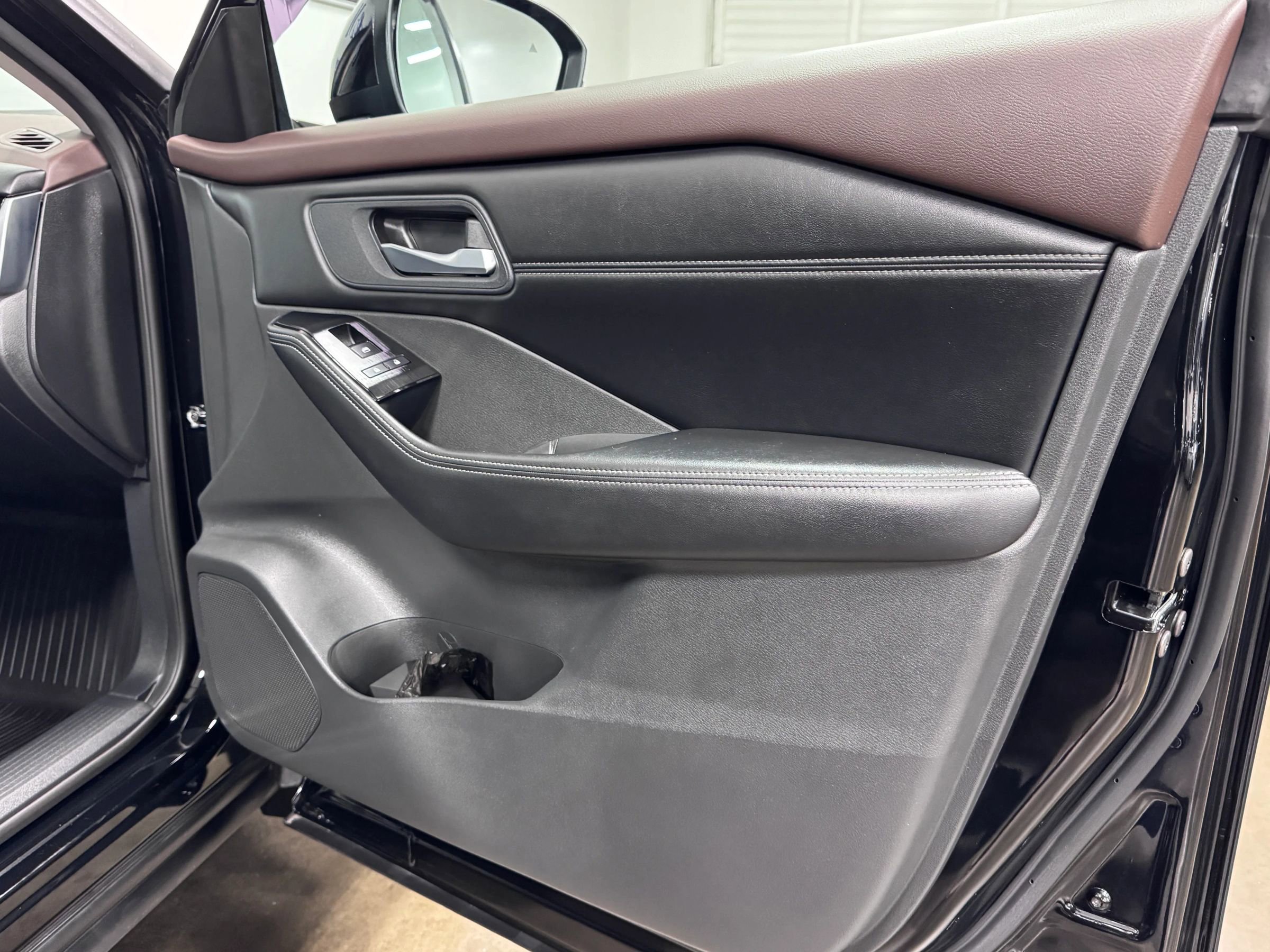 Used 2022 Nissan Rogue SV w/ SV Premium Package image 15