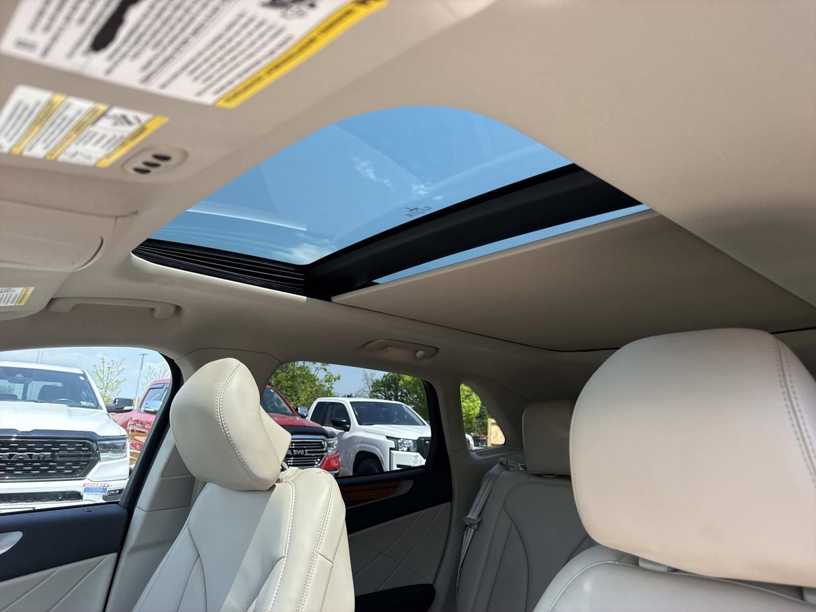 Used 2019 Lincoln MKC Select w/ Select Plus Package AWD/4WD image 9