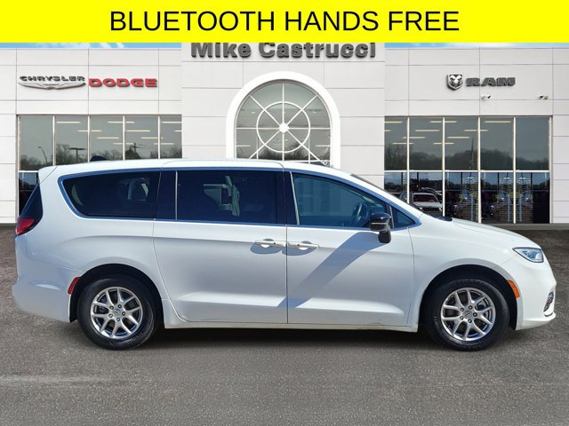 Certified 2024 Chrysler Pacifica Touring-L FWD image 3