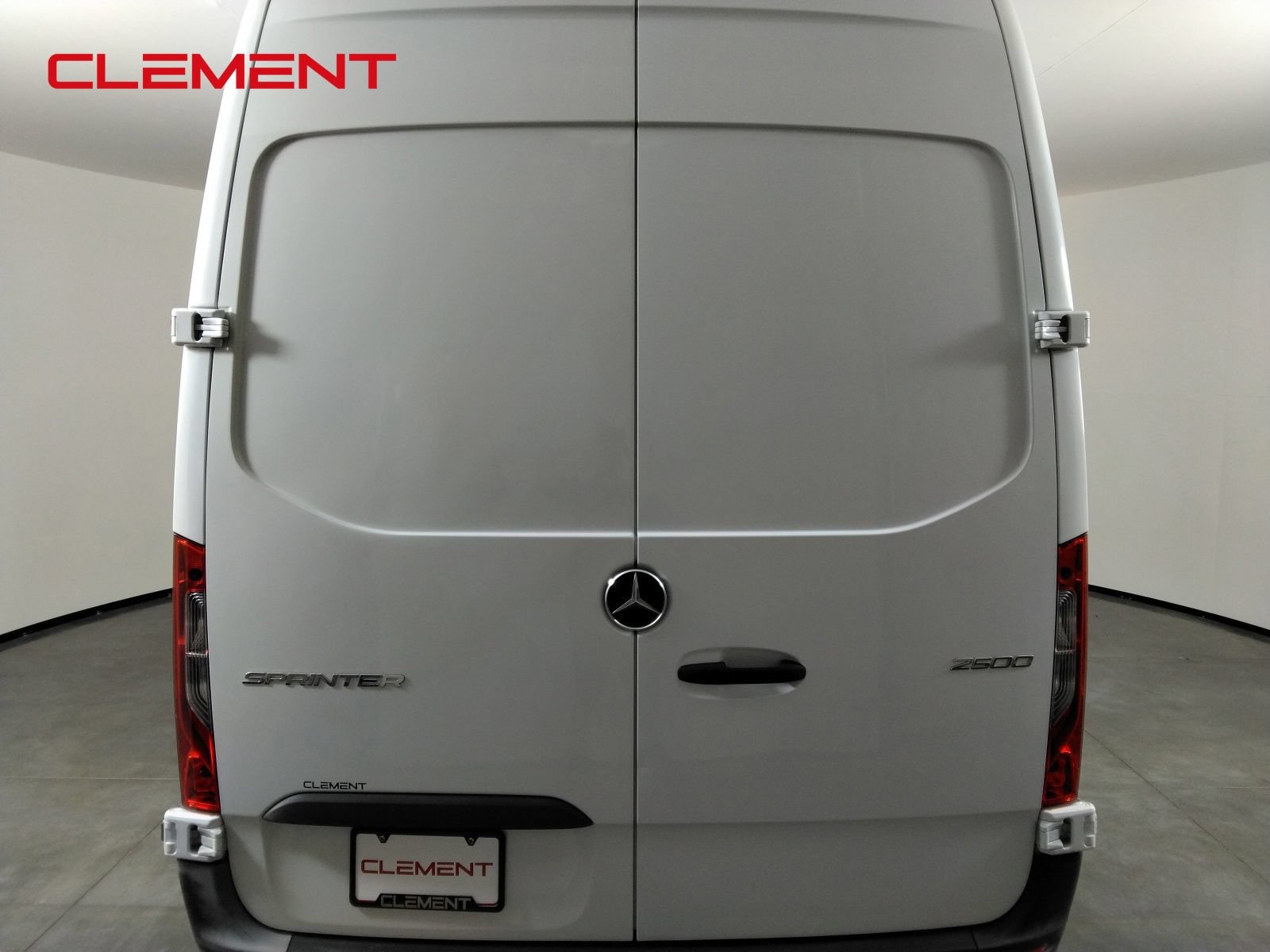 Used 2023 Mercedes-Benz Sprinter 2500 image 6