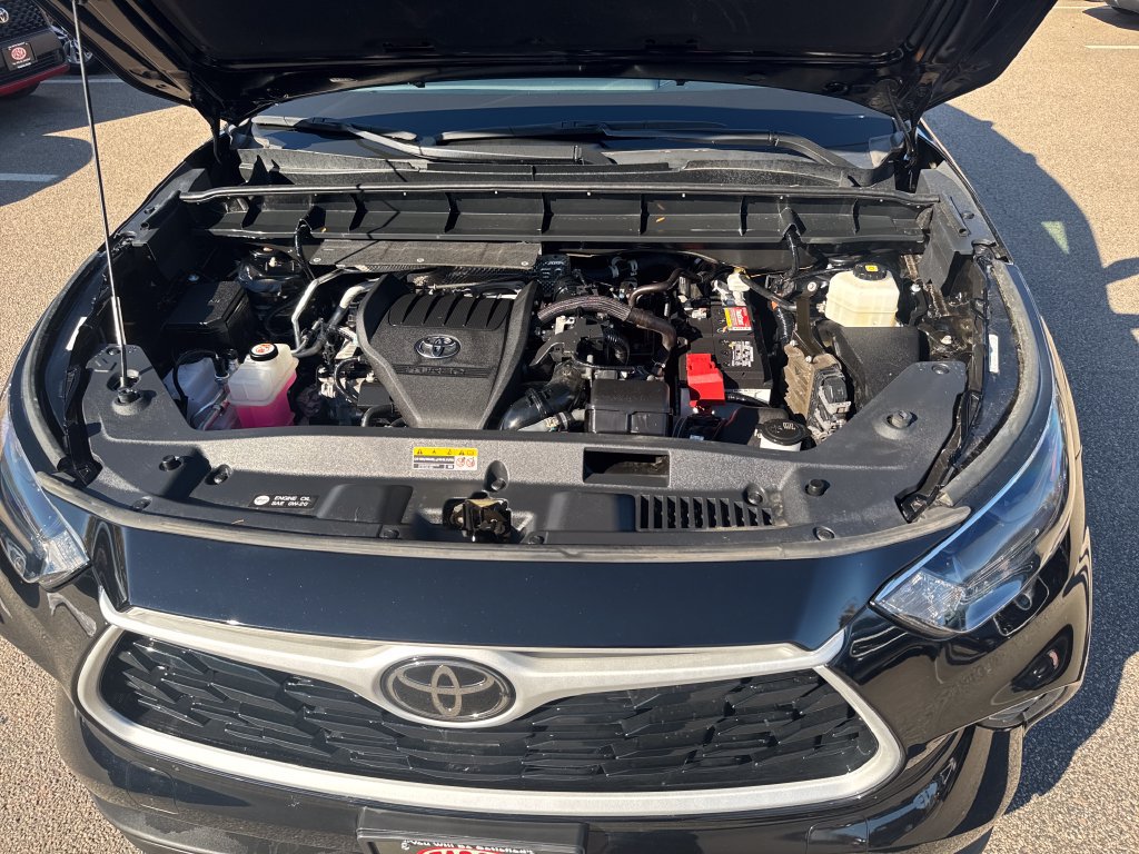 Used 2024 Toyota Highlander XLE AWD/4WD image 49