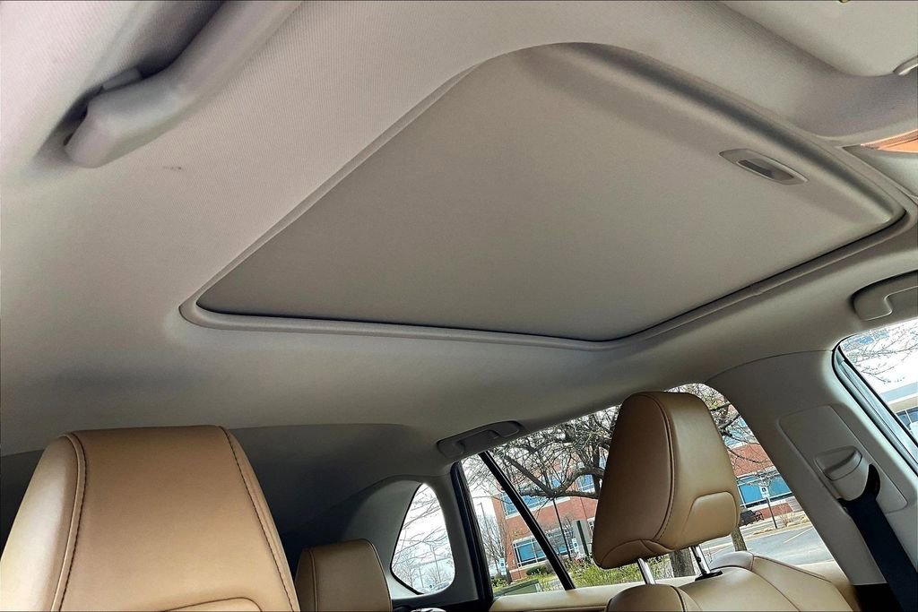 Used 2019 Toyota RAV4 Limited AWD/4WD image 25