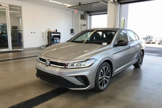 New 2025 Volkswagen Jetta Sport image 3