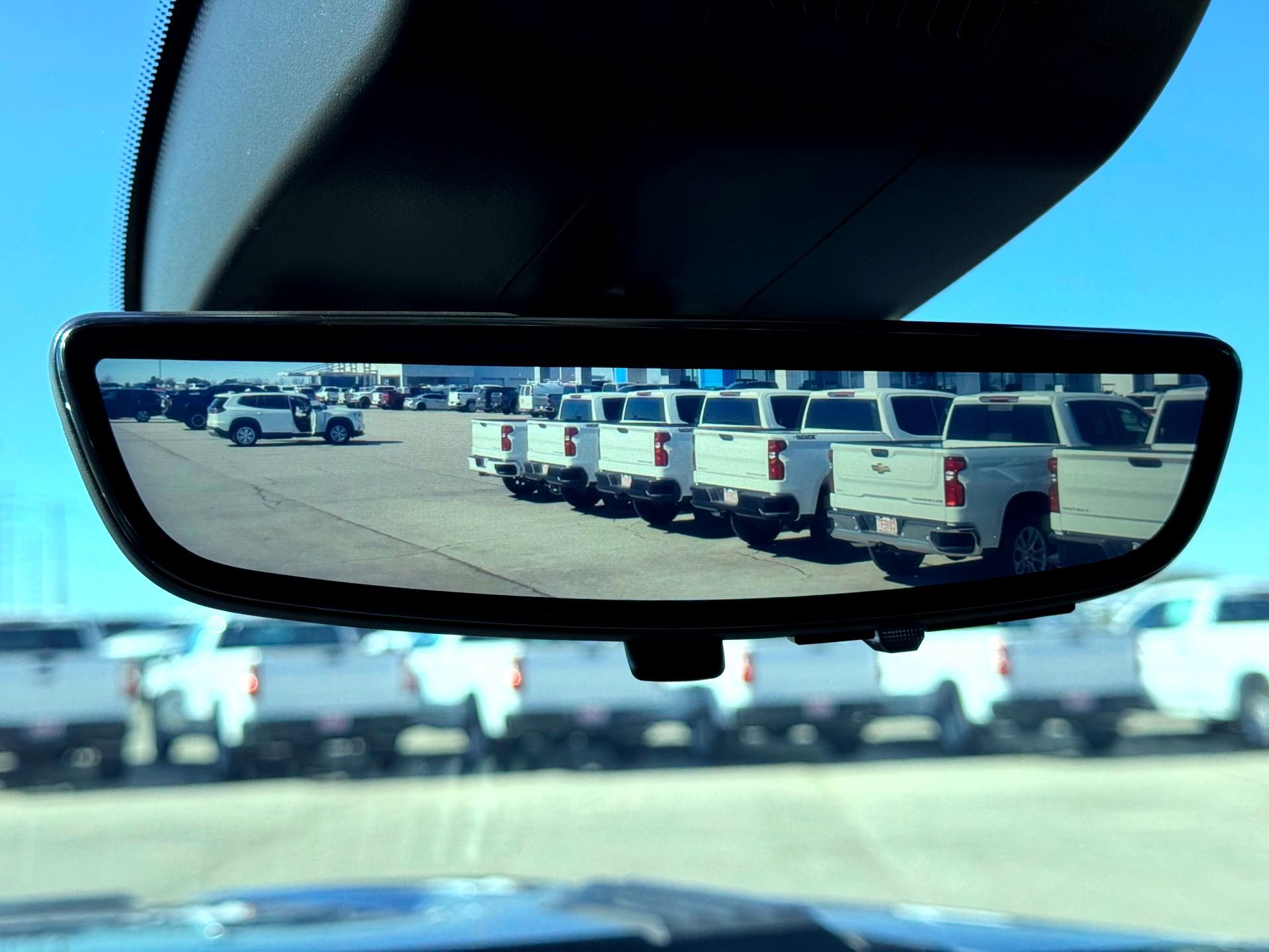 Used 2024 Chevrolet Silverado 2500 ZR2 w/ Technology Package image 35