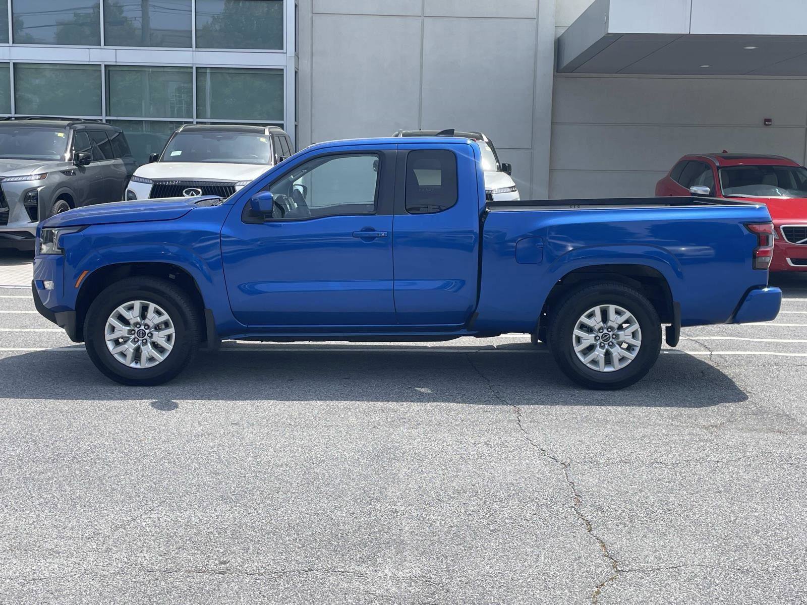 Used 2024 Nissan Frontier SV w/ SV Convenience Package image 2