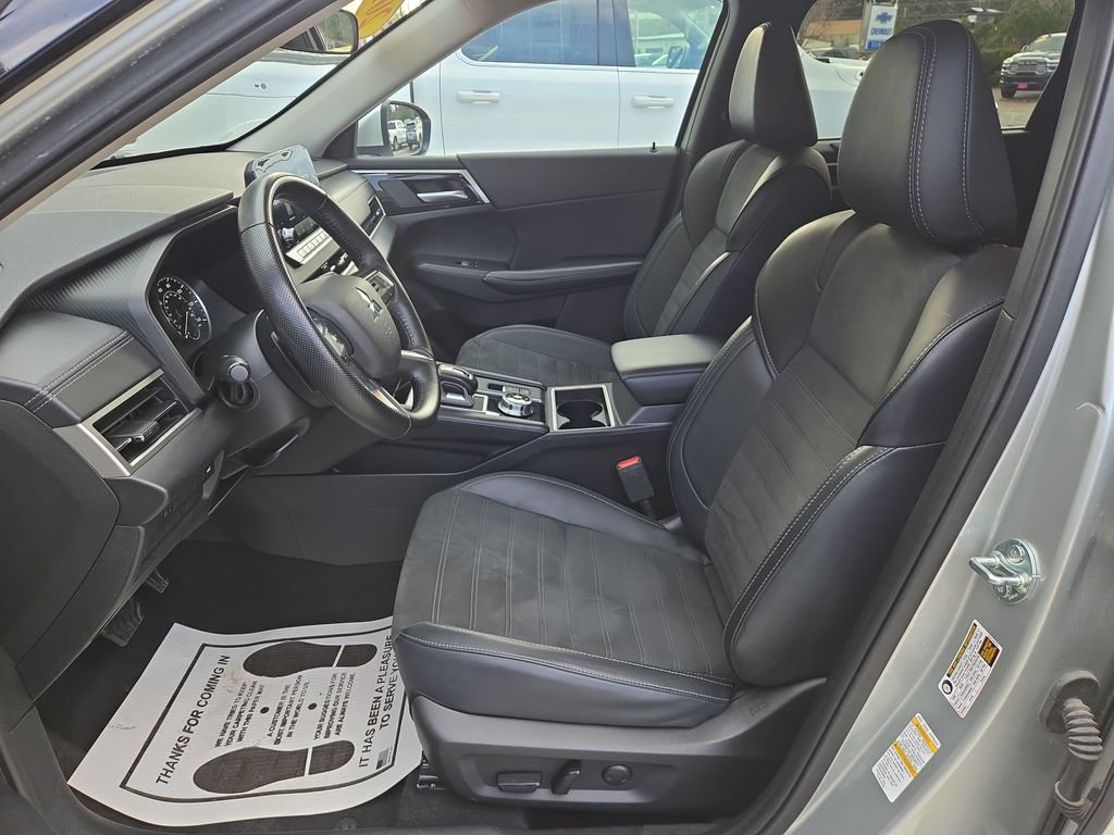 Used 2024 Mitsubishi Outlander SE image 14