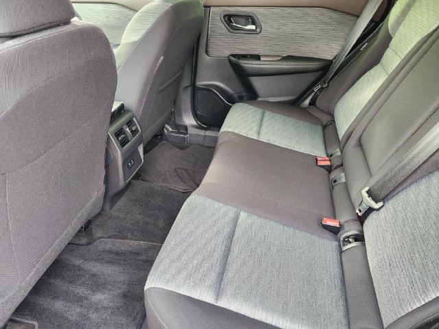 Used 2023 Nissan Rogue SV FWD image 30