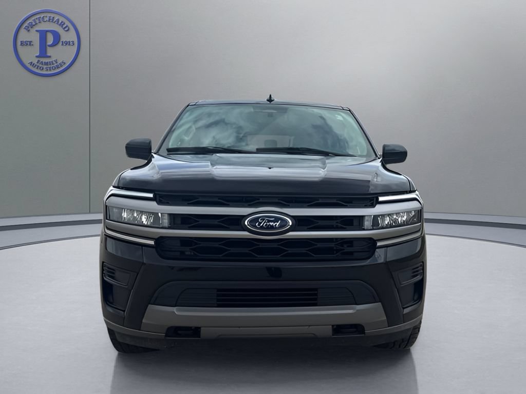 Used 2023 Ford Expedition XLT AWD/4WD image 2