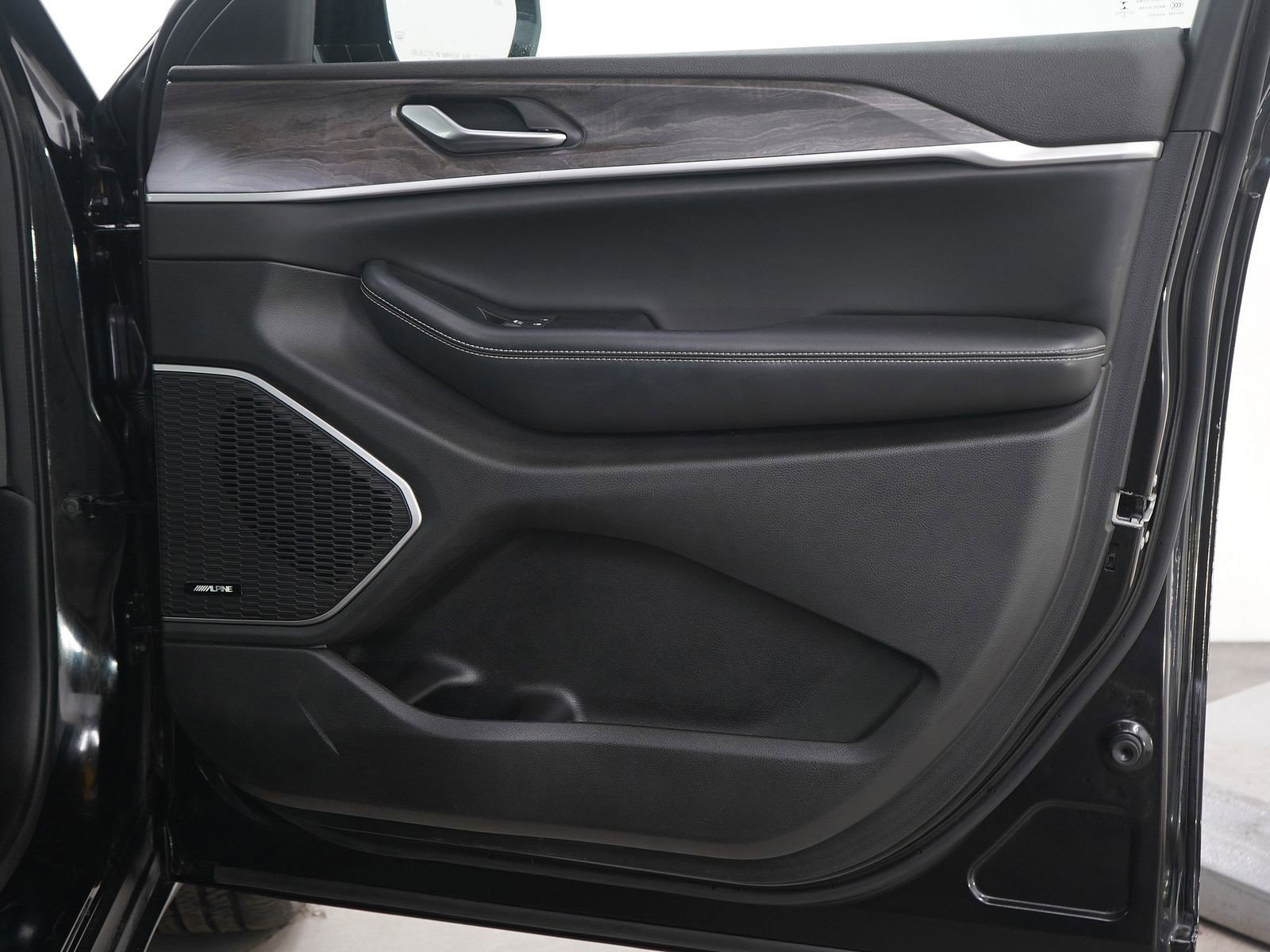 Used 2022 Jeep Grand Cherokee Limited 4xe w/ Luxury Tech Group II image 12