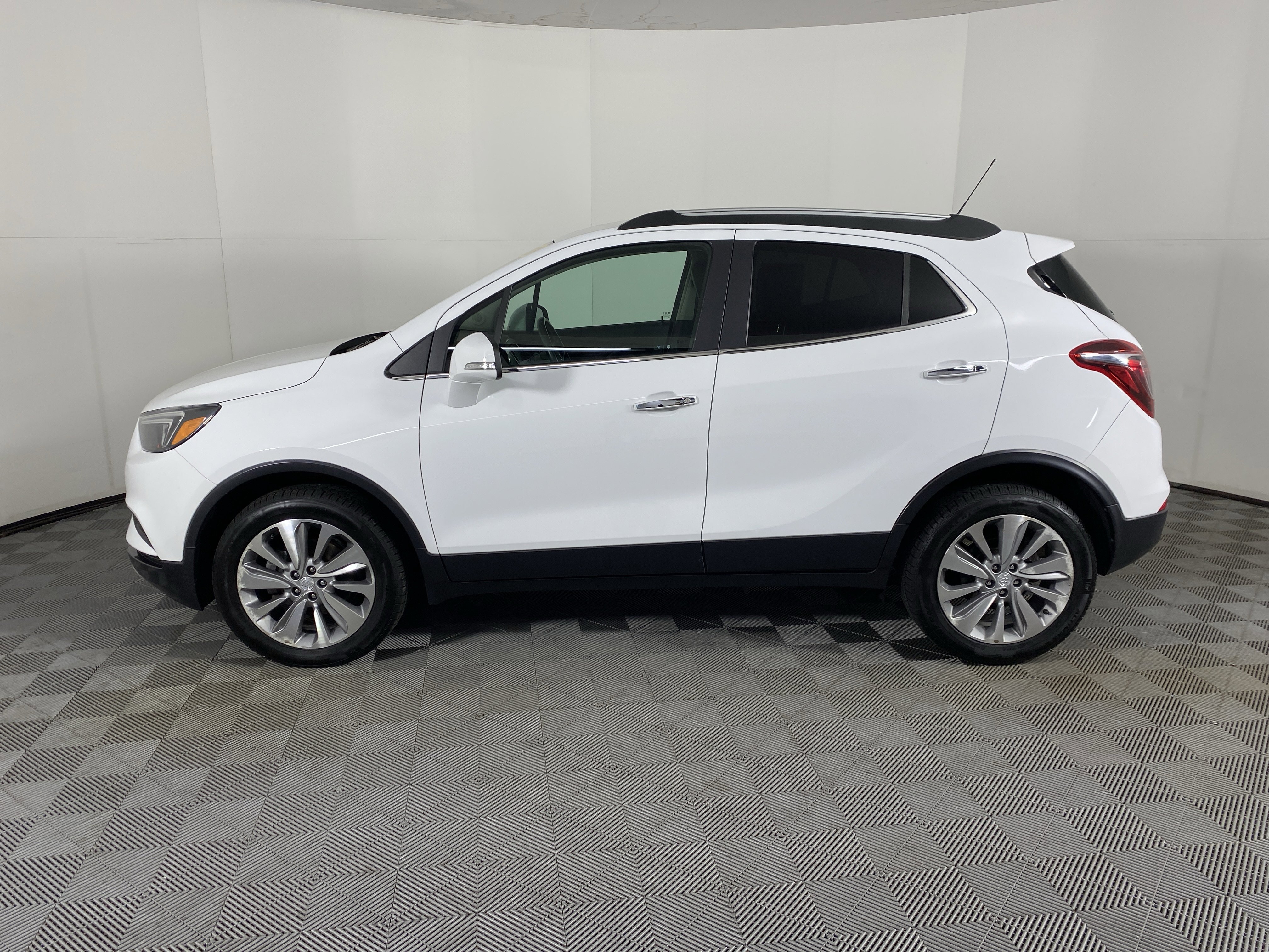 Used 2018 Buick Encore Preferred image 9