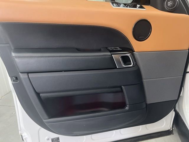 Used 2018 Land Rover Range Rover Sport HSE Dynamic image 9