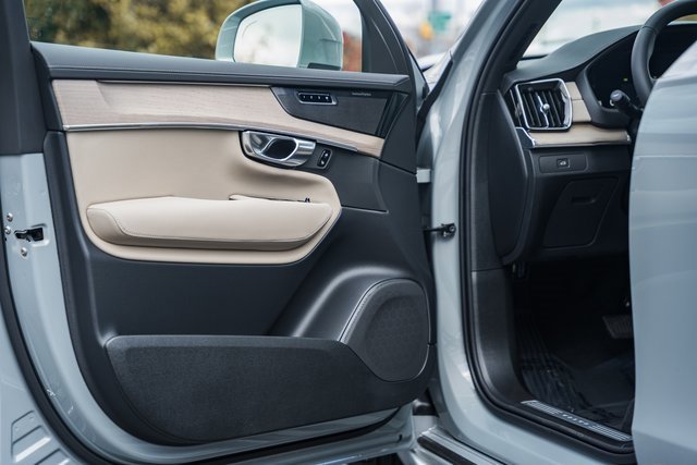 New 2026 Volvo XC90 B6 Plus w/ Protection Package Premier image 36