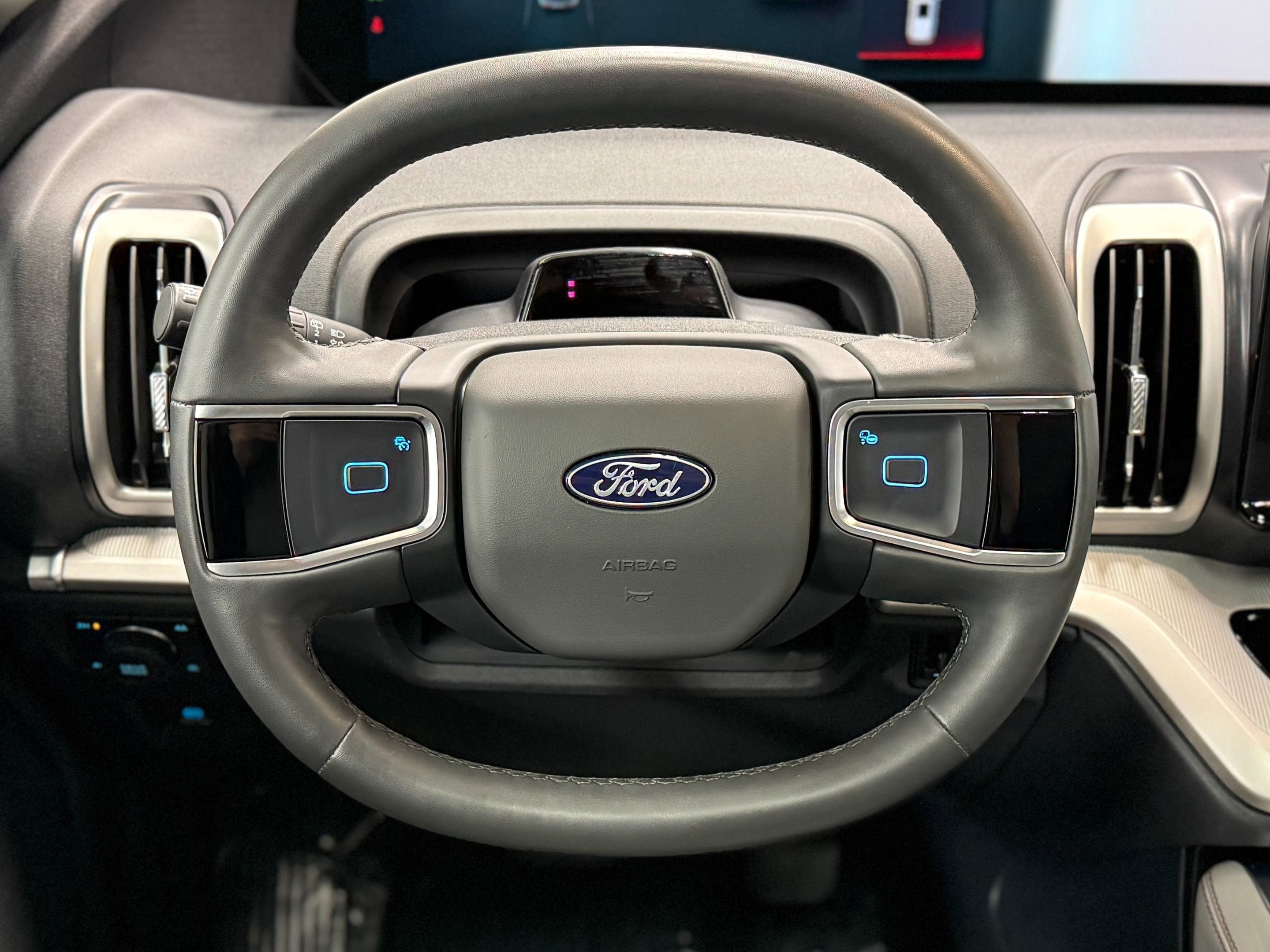 Used 2025 Ford Expedition Active AWD/4WD image 17