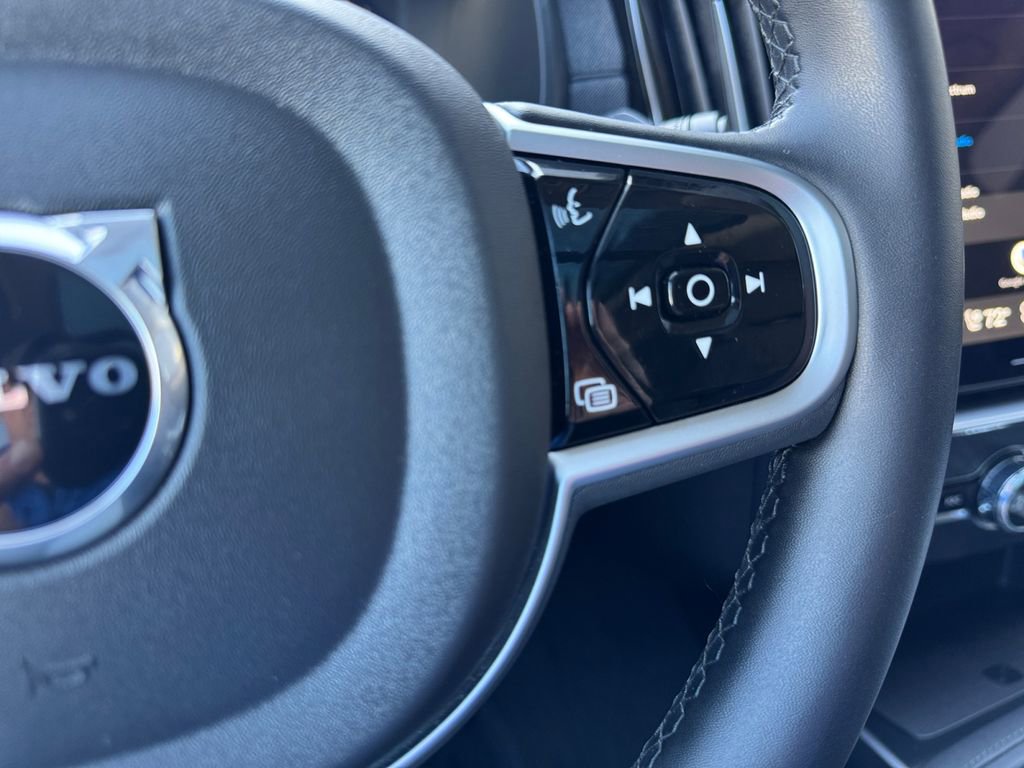 Used 2025 Volvo XC90 B5 Plus image 14