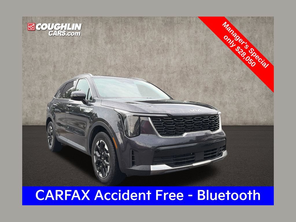 Certified 2025 Kia Sorento S w/ Panoramic Sunroof Package